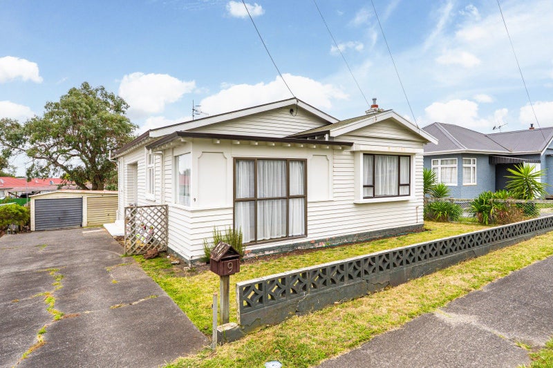 9 Rata Street, Gonville, Whanganui - Carousel 1