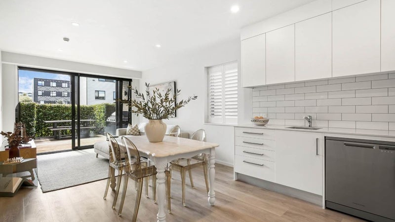 204/2B Matatiki Street, Northcote, Auckland - Carousel 1