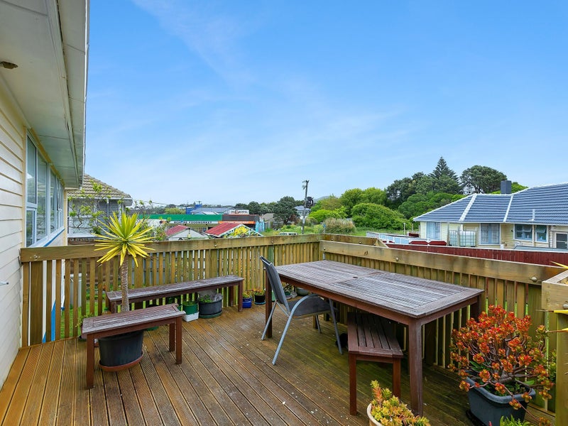 19 Dimock Street, Titahi Bay, Porirua - Carousel 1