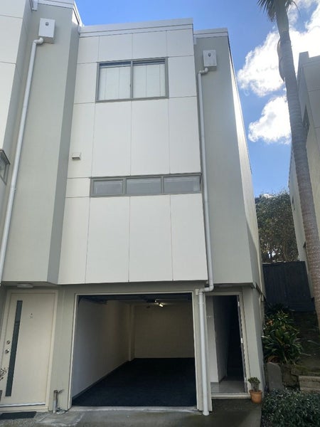 32/21 Hunters Park Drive, Three Kings, Auckland - Carousel 1