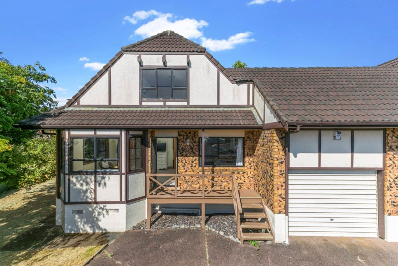 2/11 Stranolar Drive, Waikowhai, Auckland - Carousel 1