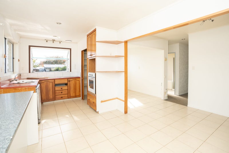 22 Sherwood Drive, Pukete, Hamilton - Carousel 2