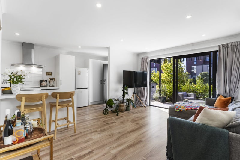 8/71 Hobsonville Point Road, Hobsonville, Auckland - Carousel 1