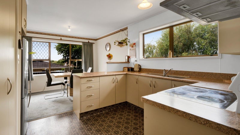 14 Poplar Grove, Whalers Gate, New Plymouth - Carousel 2