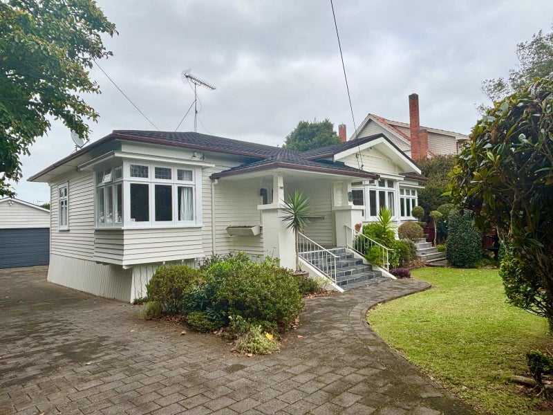 28 Pukehana Avenue, Epsom, Auckland - Carousel 1