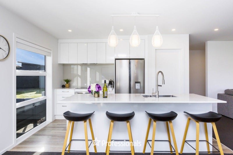 12 Salisbury Crescent, Wallaceville, Upper Hutt - Carousel 1