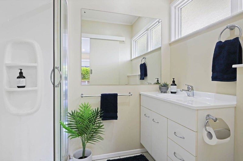 7 Pine Terrace, Howick, Auckland - Carousel 2