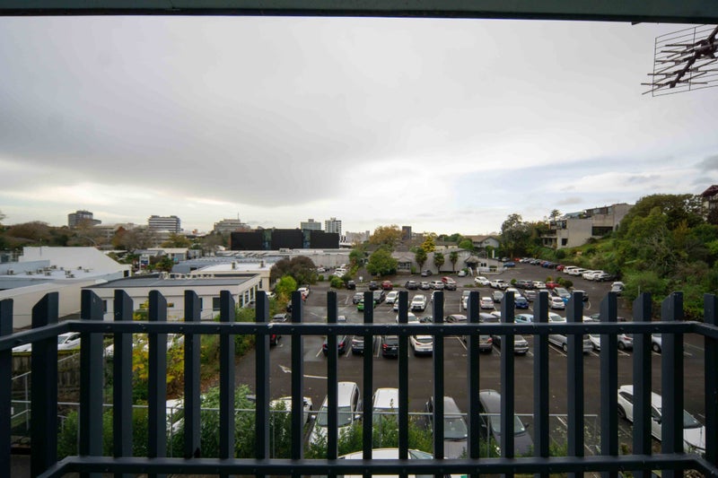 4/2 Ruakiwi Road, Hamilton Lake, Hamilton - Carousel 9