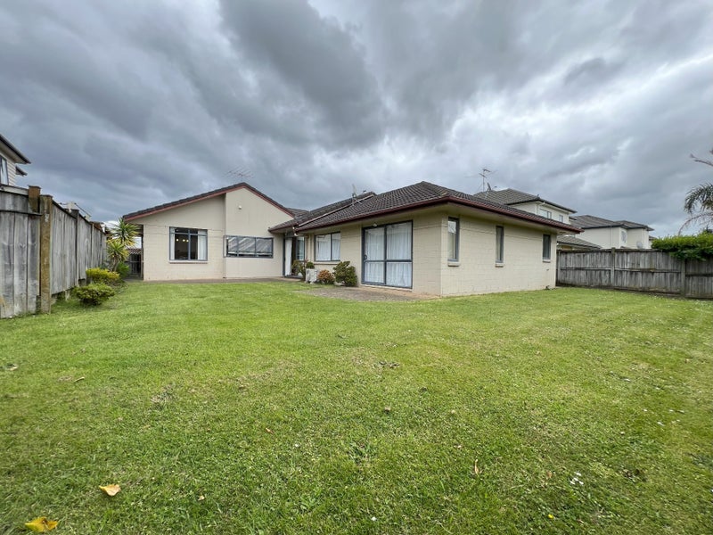 8 Glanmire Place, Flat Bush, Auckland - Carousel 18