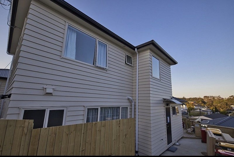 33A Cockayne Crescent, Sunnynook, Auckland - Carousel 1