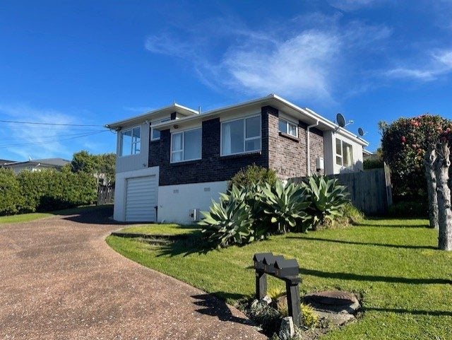 1/28 Beach Road, Castor Bay, Auckland - Carousel 1