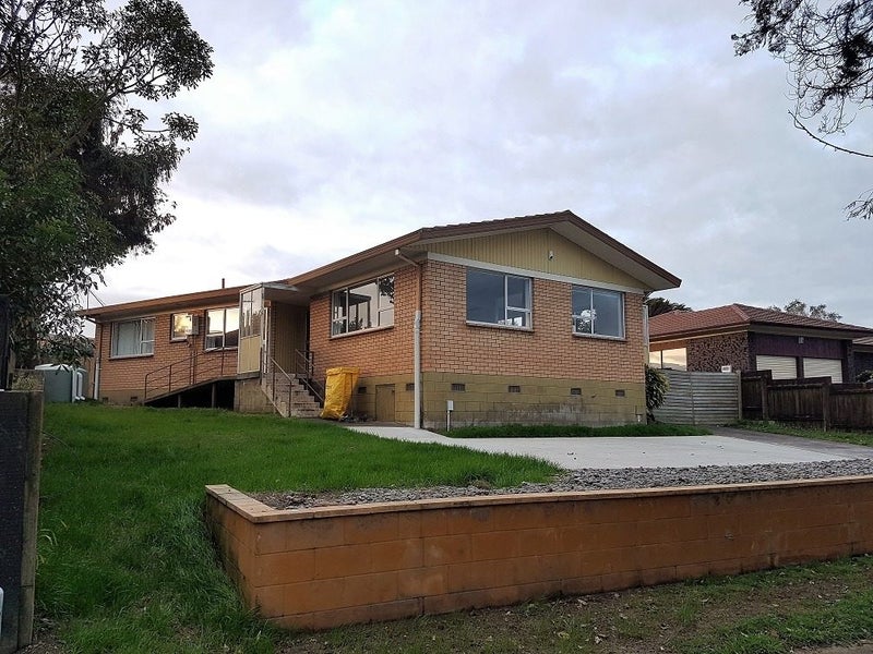 19 Gaylands Place, Opaheke, Papakura - Carousel 1