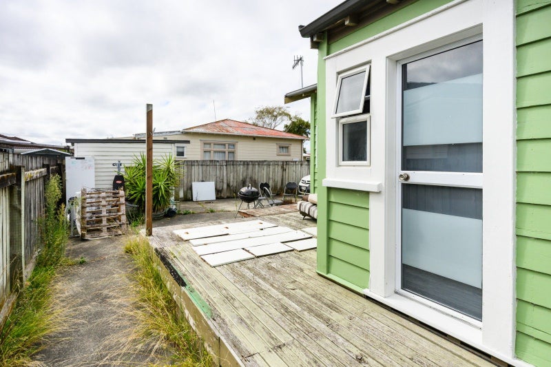 18 Fairs Road, Milson, Palmerston North - Carousel 22