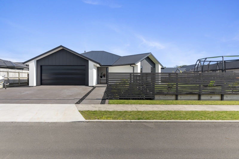 19 Honeyfield Drive, Whalers Gate, New Plymouth - Carousel 1