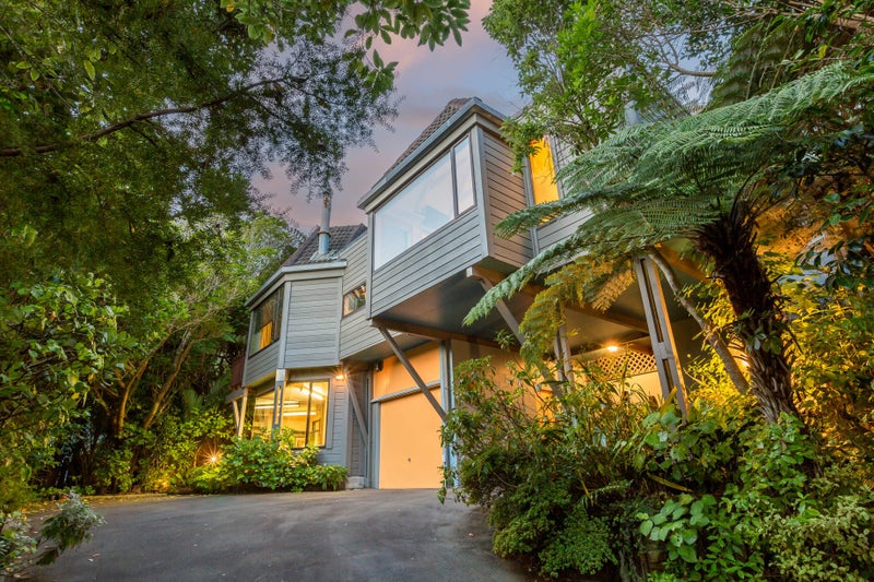 17 Dillon Street, Lowry Bay, Lower Hutt - Carousel 1