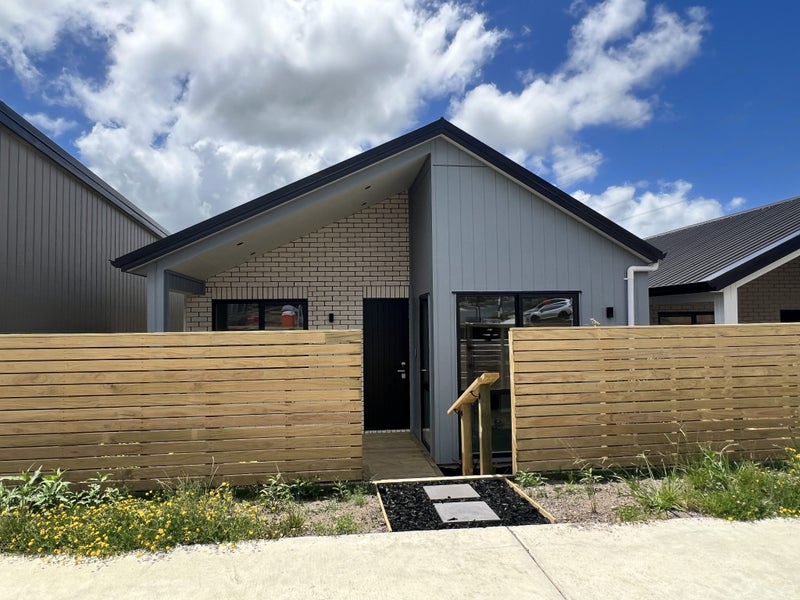 28 Neretva Avenue, Massey, Auckland - Carousel 14