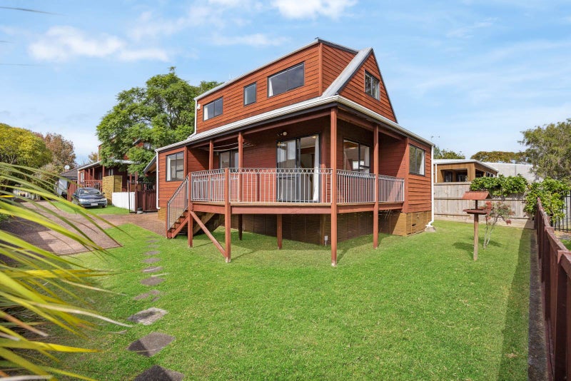 2/115 Titirangi Road, New Lynn, Auckland - Carousel 1