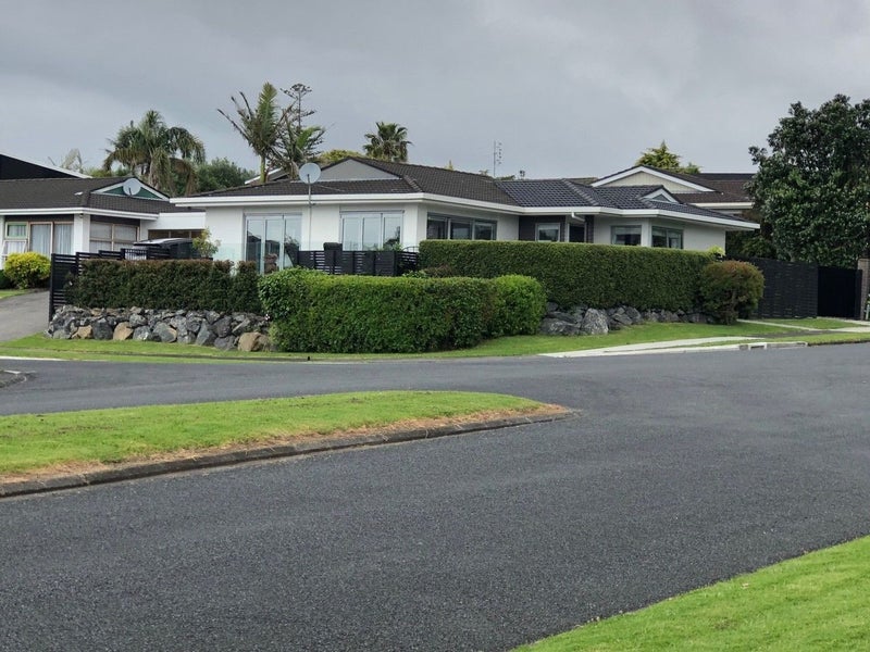 1/9 Belmere Rise, Farm Cove, Auckland - Carousel 1