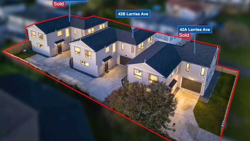 42B Larissa Avenue, Henderson, Auckland - Carousel 1