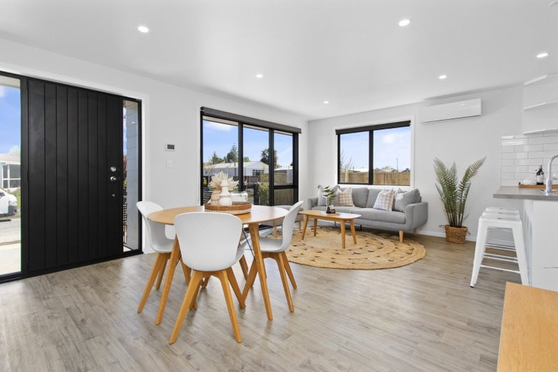 1/18 Betley Crescent, Fairview Downs, Hamilton - Carousel 2