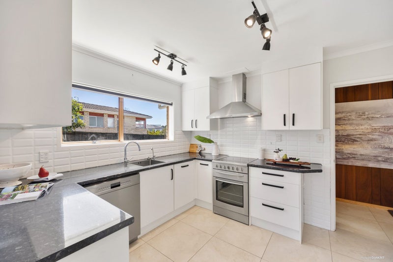 34 Meadway, Sunnyhills, Auckland - Carousel 2