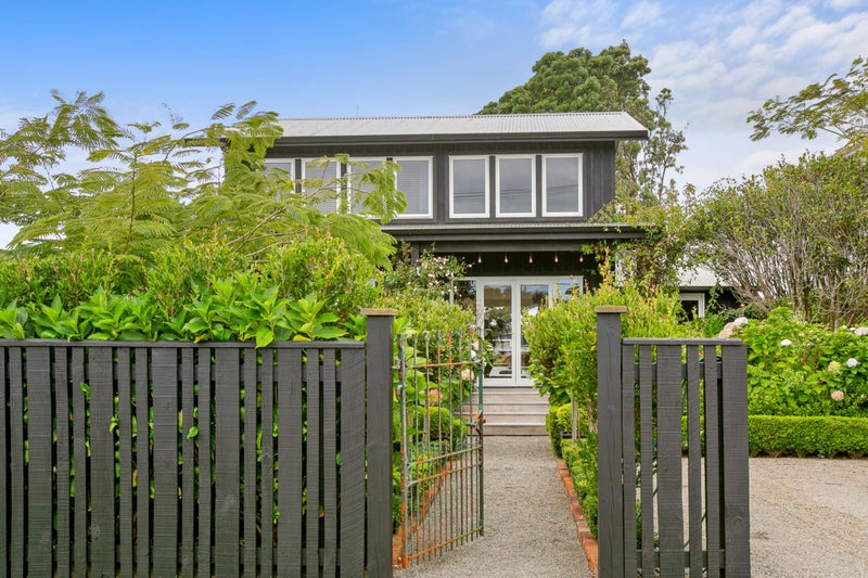 7 Linda Street, Oakura - Carousel 1