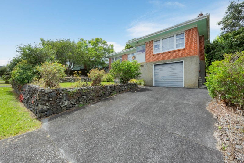 43 Brandon Road, Glen Eden, Auckland - Carousel 13