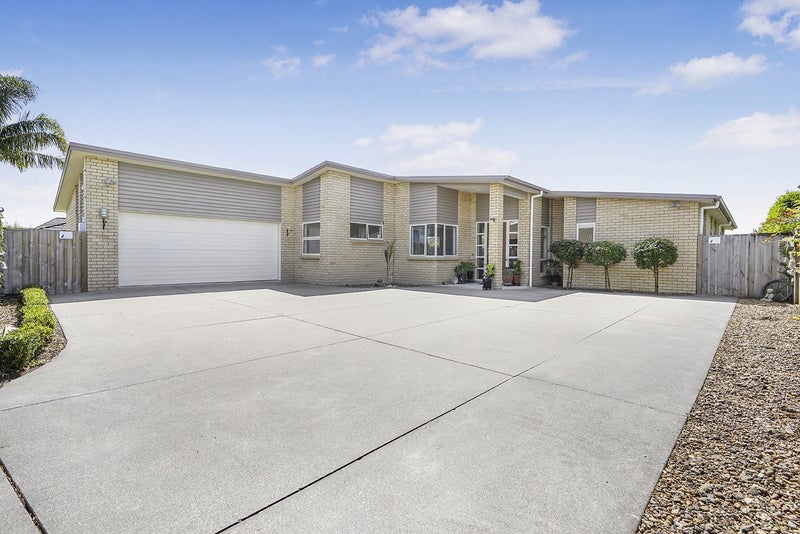 15 Satchmo Place, Rototuna North, Hamilton - Carousel 1