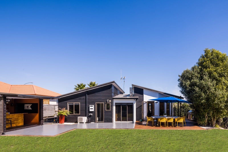 12 Caversham Drive, Rototuna, Hamilton - Carousel 2