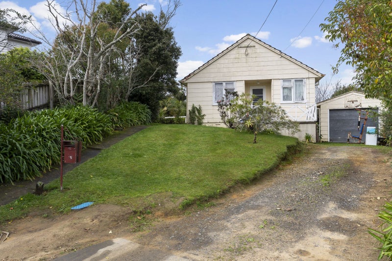 18 Castaing Crescent, Te Atatu South, Auckland - Carousel 2