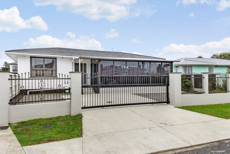 61 Cornwall Road, Papatoetoe, Auckland - Carousel 1