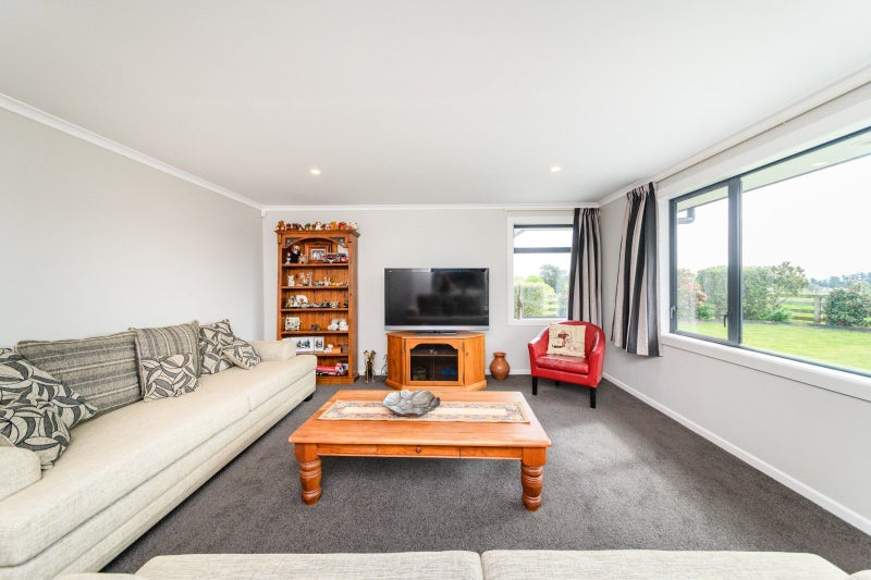 31 Briarwood Road, Kelvin Grove, Palmerston North - Carousel 50