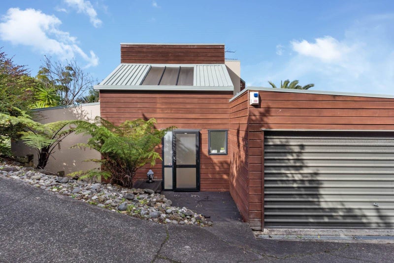 1/2 Deverell Place, Northcross, Auckland - Carousel 1