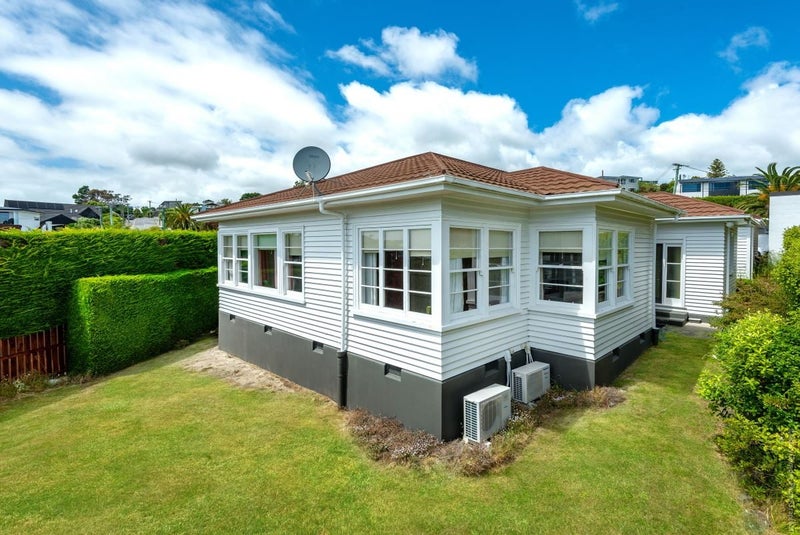 57 St Andrews Hill Road, Mount Pleasant, Christchurch - Carousel 1