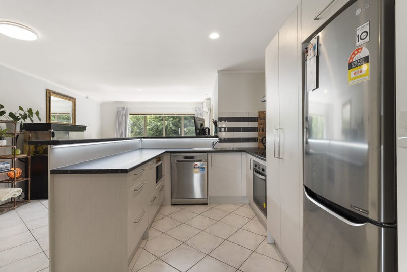 2/120 Beach Haven Road, Beach Haven, Auckland - Carousel 1