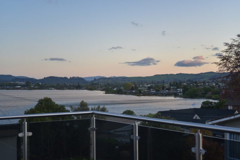 2B Pah Road, Kawaha Point, Rotorua - Carousel 1