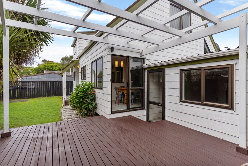 5A Gloaming Place, Conifer Grove, Takanini - Carousel 17