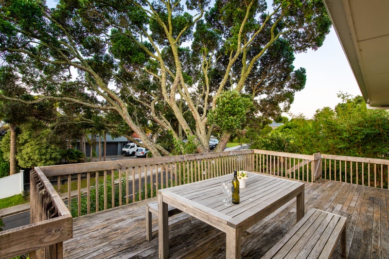 1 Red Bluff Rise, Campbells Bay, Auckland - Carousel 2