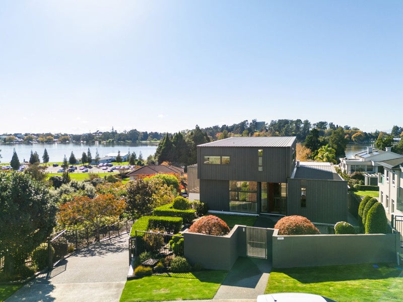 142 Lake Crescent, Hamilton Lake, Hamilton - Carousel 1