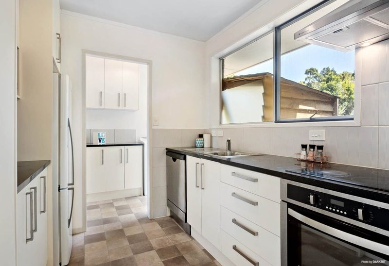 2/12 Newstead Avenue, Browns Bay, Auckland - Carousel 2