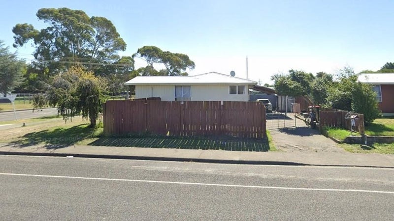 11 Caernarvon Drive, Flaxmere, Hastings - Carousel 1