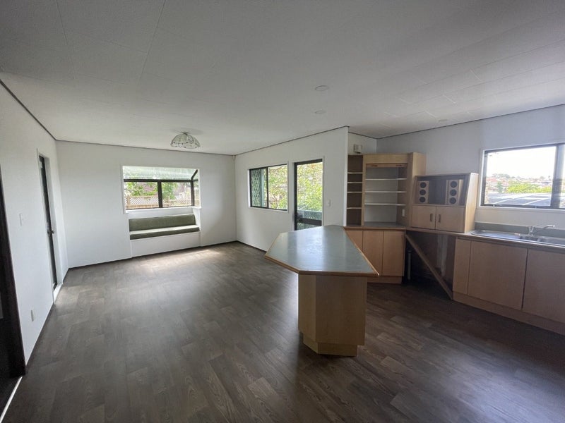 25 Sandgate Avenue, Botany Downs, Auckland - Carousel 2