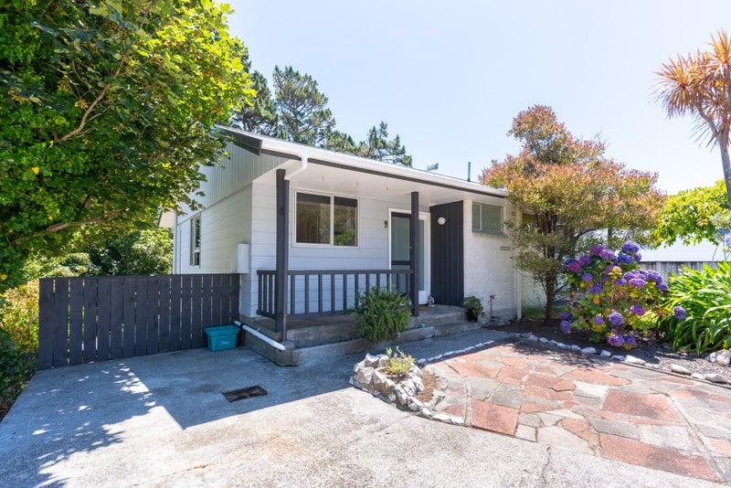 9 Cyril Way, Paparangi, Wellington - Carousel 1