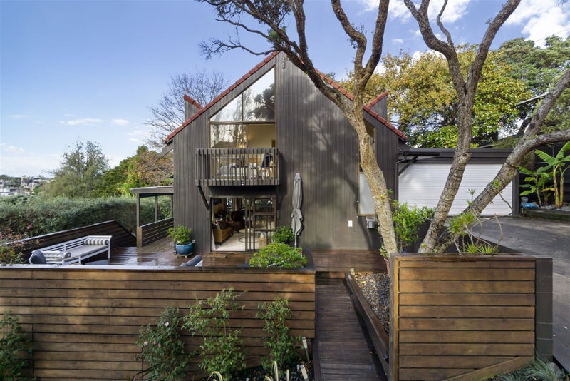 29 Eastcliffe Road, Castor Bay, Auckland - Carousel 2