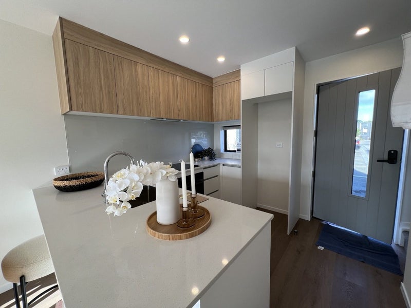 33 Selo Street, Glen Eden, Auckland - Carousel 2