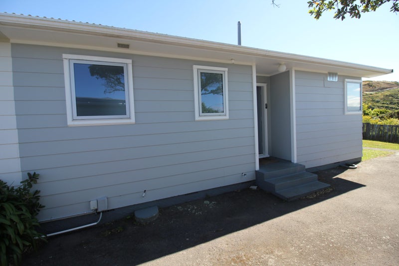 14B Bayswater Place, Newlands, Wellington - Carousel 1