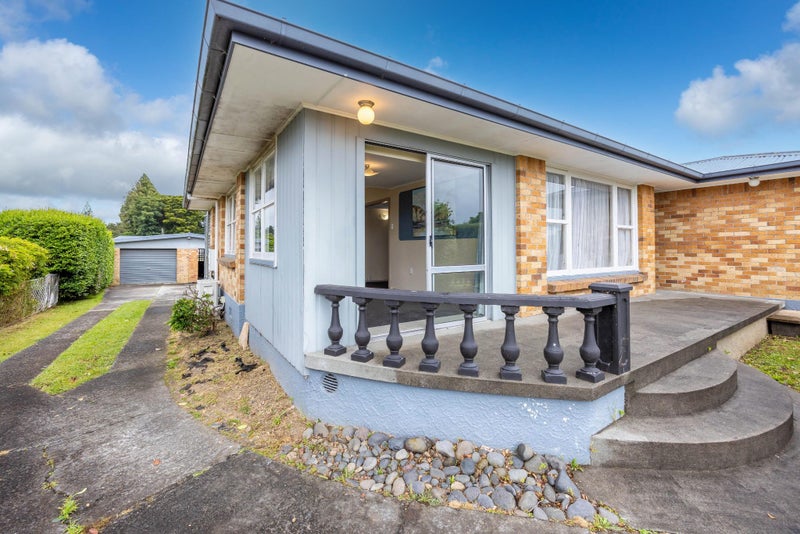 8 Christie Street, Forest Lake, Hamilton - Carousel 2