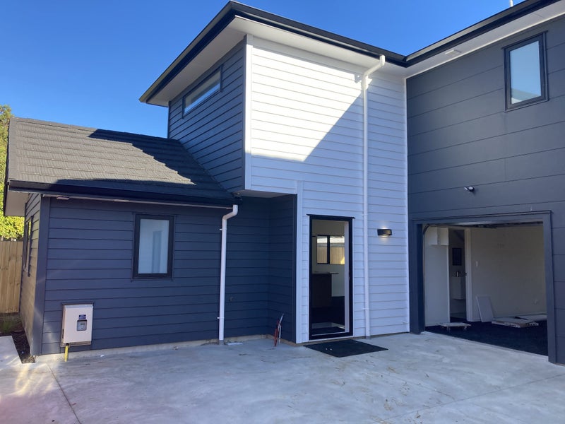 4/4 Whyte Street, Hamilton East, Hamilton - Carousel 1