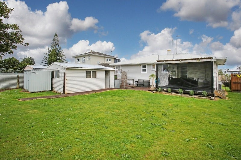 42 Edinburgh Avenue, Rosehill, Papakura - Carousel 2