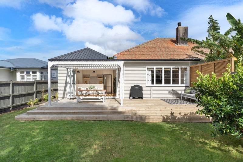 47 Margaret Avenue, Mount Albert, Auckland - Carousel 1